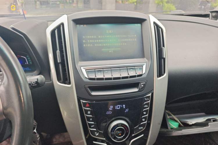 Used Luxgen U6 SUV 2015 1.8T Fashion Edition Audio And AC Panel