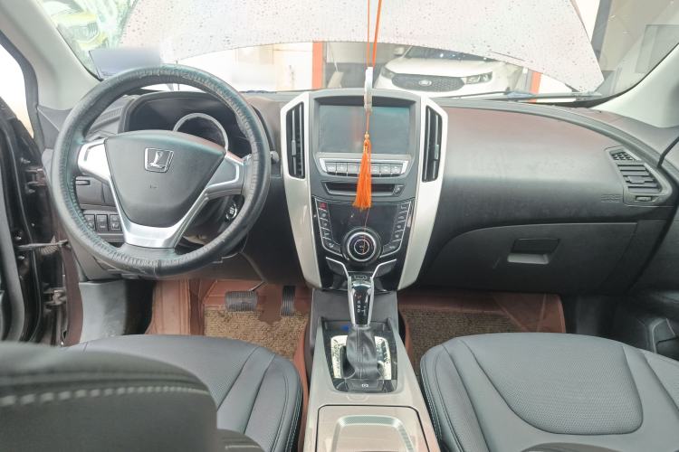 Used Luxgen U6 SUV 2015 1.8T Fashion-Upgraded Model Center Console