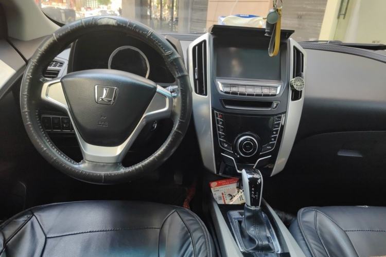 Used Luxgen U6 SUV 2015 1.8T Fashion-Upgraded Model Center Console