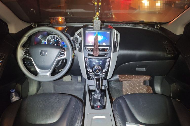 Used Luxgen U6 SUV 2015 1.8T Fashion Edition Center Console