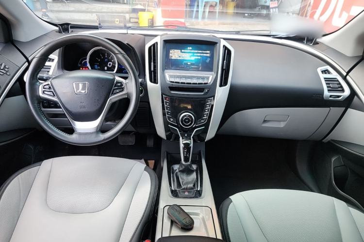 Used Luxgen U6 SUV 2015 1.8T ZhiZun Model Center Console