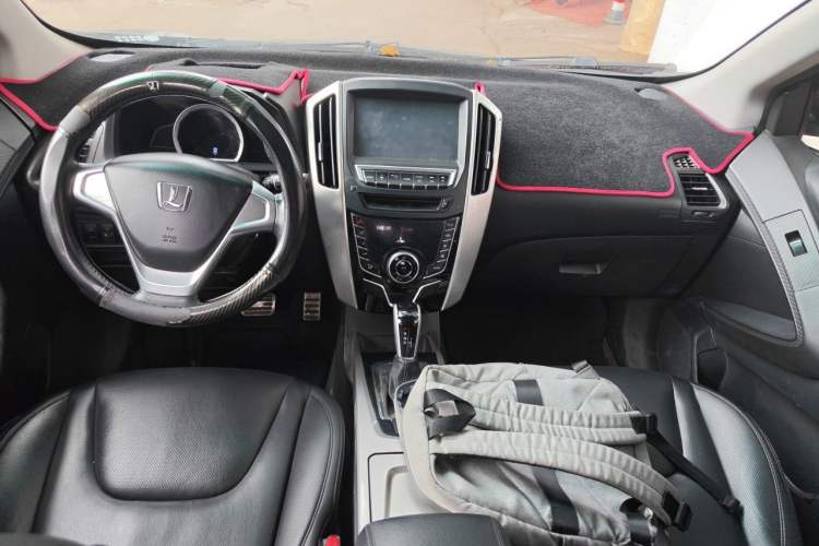 Used Luxgen U6 SUV 2015 1.8T Fashion Edition Center Console