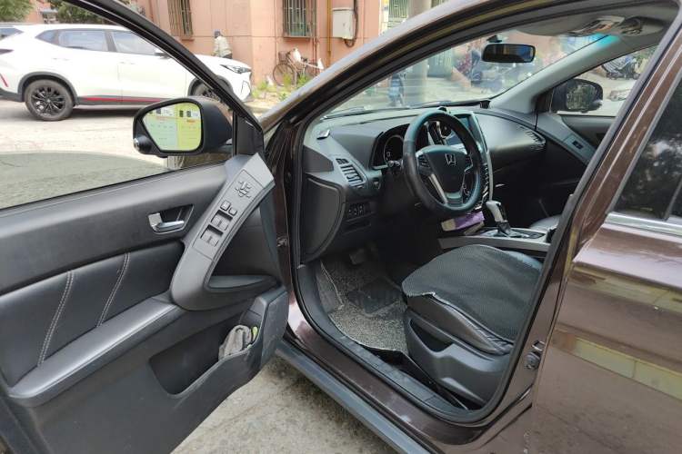 Used Luxgen U6 SUV 2015 1.8T ZhiZun Model Driver Seat