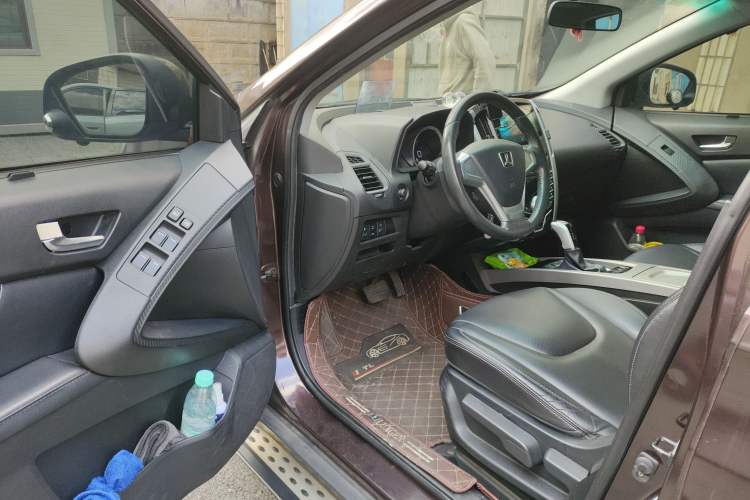 Used Luxgen U6 SUV 2015 1.8T Fashion Edition Driver Seat