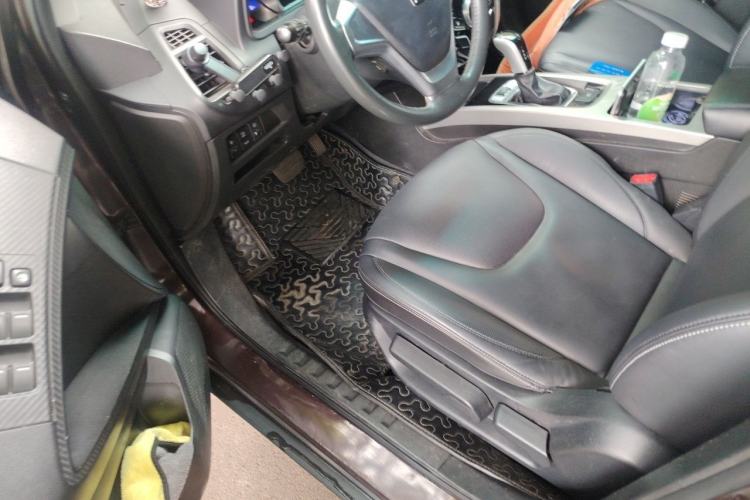 Used Luxgen U6 SUV 2015 1.8T Fashion Edition Driver Seat