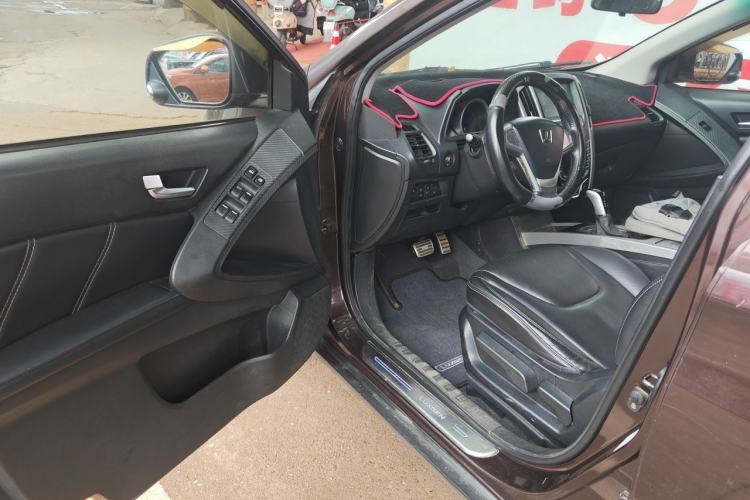 Used Luxgen U6 SUV 2015 1.8T Fashion Edition Driver Seat