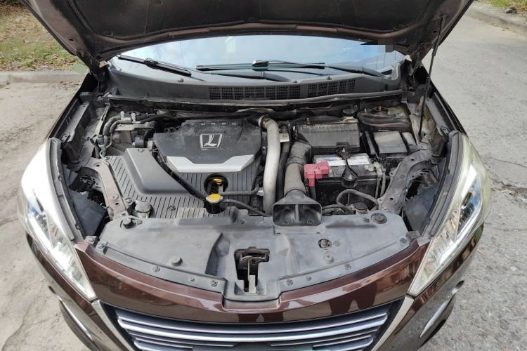 Used Luxgen U6 SUV 2015 1.8T ZhiZun Model Engine Bay