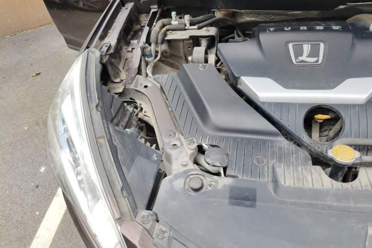 Used Luxgen U6 SUV 2015 1.8T Fashion-Upgraded Model Engine Bay Right