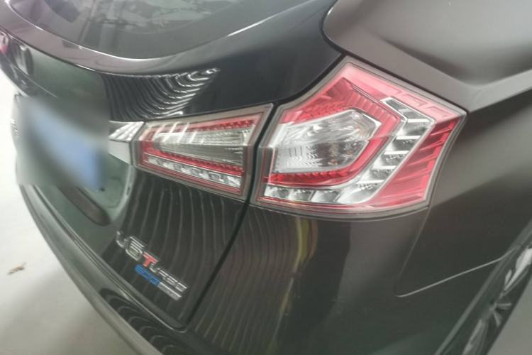 Used Luxgen U6 SUV 2015 1.8T ZhiZun Model Exterior 4