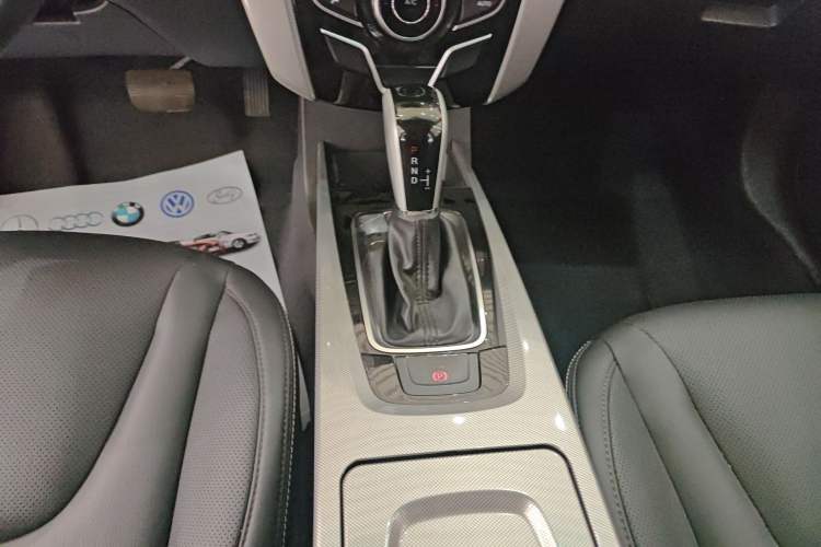 Used Luxgen U6 SUV 2015 1.8T Fashion Edition Gear Lever
