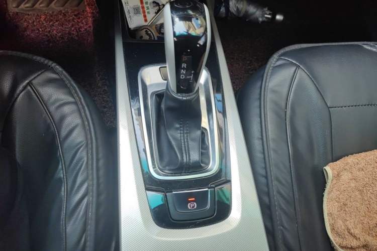 Used Luxgen U6 SUV 2015 1.8T Fashion-Upgraded Model Gear Lever