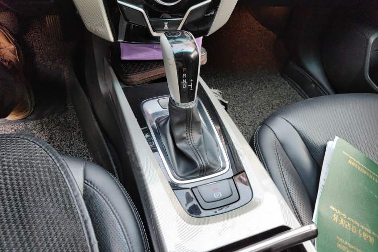 Used Luxgen U6 SUV 2015 1.8T ZhiZun Model Gear Lever