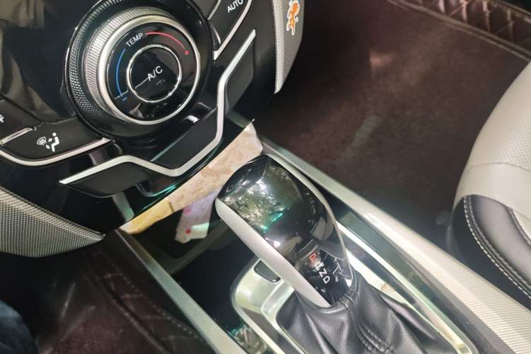 Used Luxgen U6 SUV 2015 1.8T Fashion Edition Gear Lever