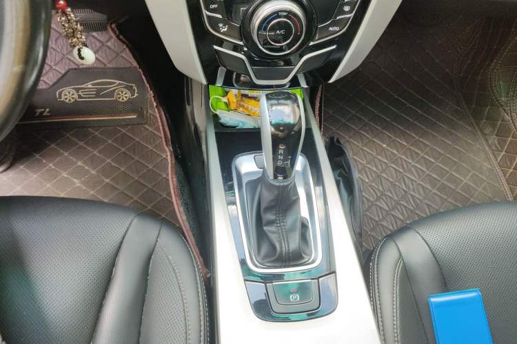 Used Luxgen U6 SUV 2015 1.8T Fashion Edition Gear Lever