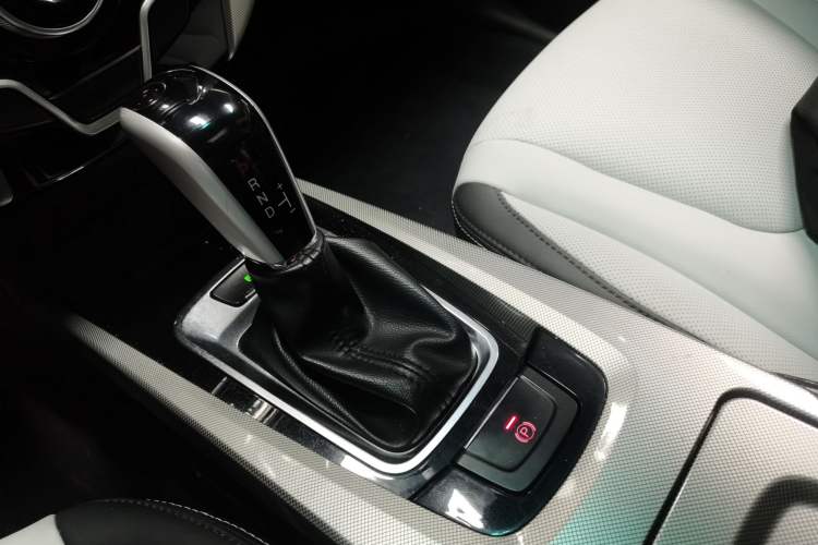 Used Luxgen U6 SUV 2015 1.8T Fashion Edition Gear Lever