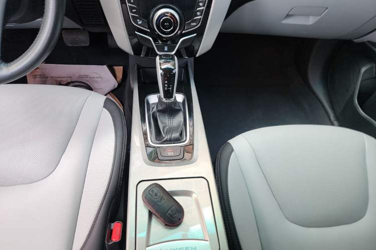Used Luxgen U6 SUV 2015 1.8T ZhiZun Model Gear Lever