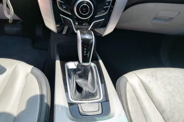 Used Luxgen U6 SUV 2015 1.8T Fashion Edition Gear Lever