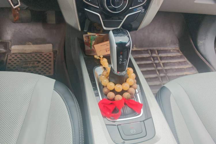 Used Luxgen U6 SUV 2015 1.8T Fashion Edition Gear Lever