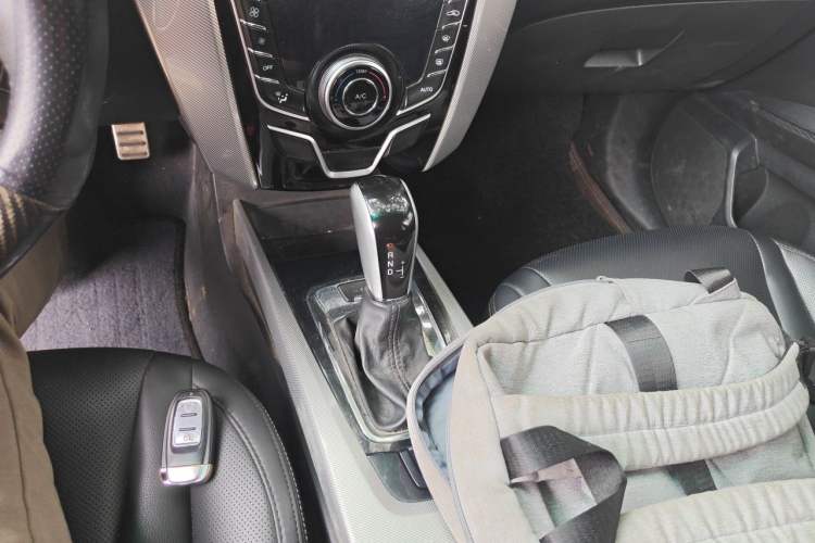Used Luxgen U6 SUV 2015 1.8T Fashion Edition Gear Lever