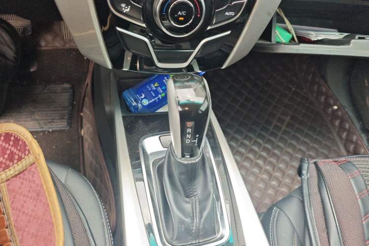 Used Luxgen U6 SUV 2015 1.8T Fashion Edition Gear Lever