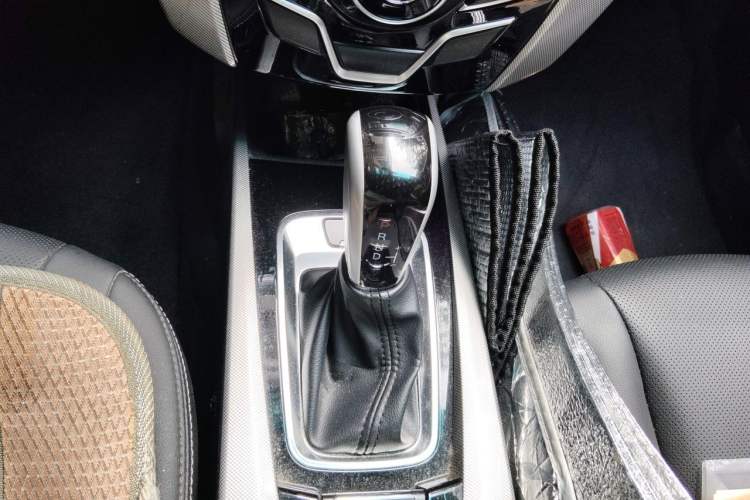 Used Luxgen U6 SUV 2015 1.8T Fashion Edition Gear Lever