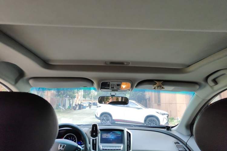 Used Luxgen U6 SUV 2015 1.8T ZhiZun Model Headliner