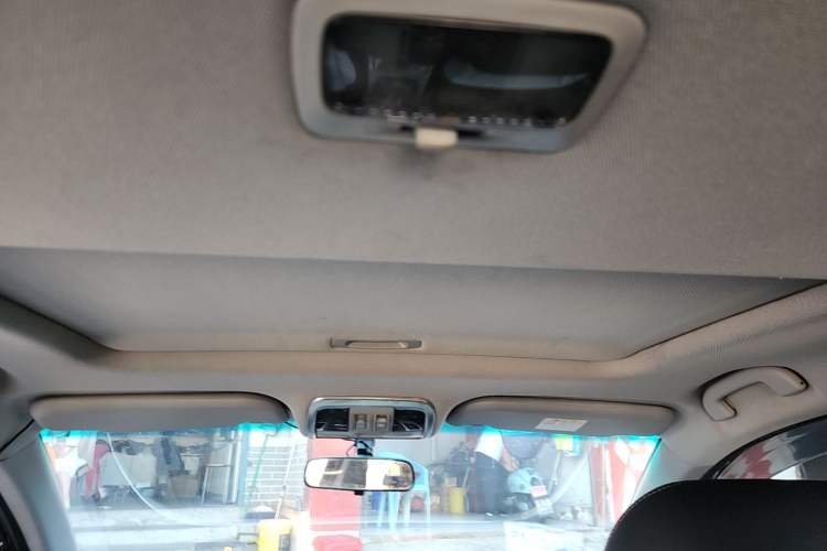 Used Luxgen U6 SUV 2015 1.8T ZhiZun Model Headliner