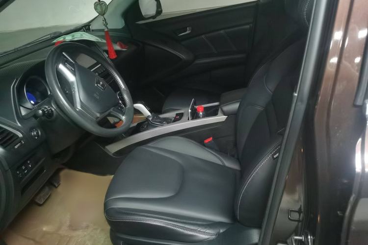 Used Luxgen U6 SUV 2015 1.8T ZhiZun Model Interior 2