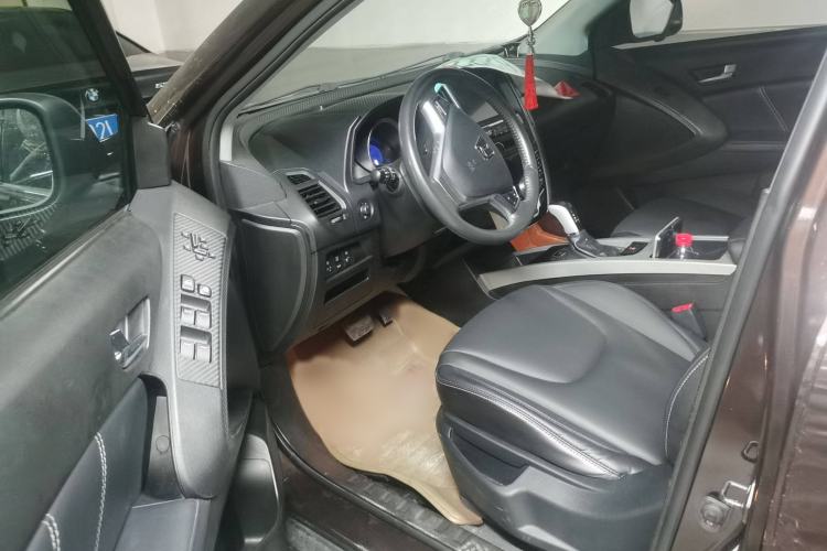 Used Luxgen U6 SUV 2015 1.8T ZhiZun Model Interior 3