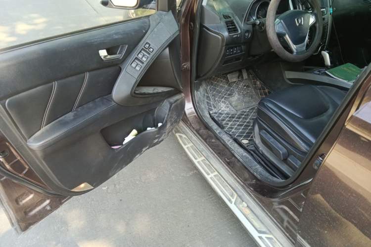 Used Luxgen U6 SUV 2015 1.8T Fashion Edition Interior 3