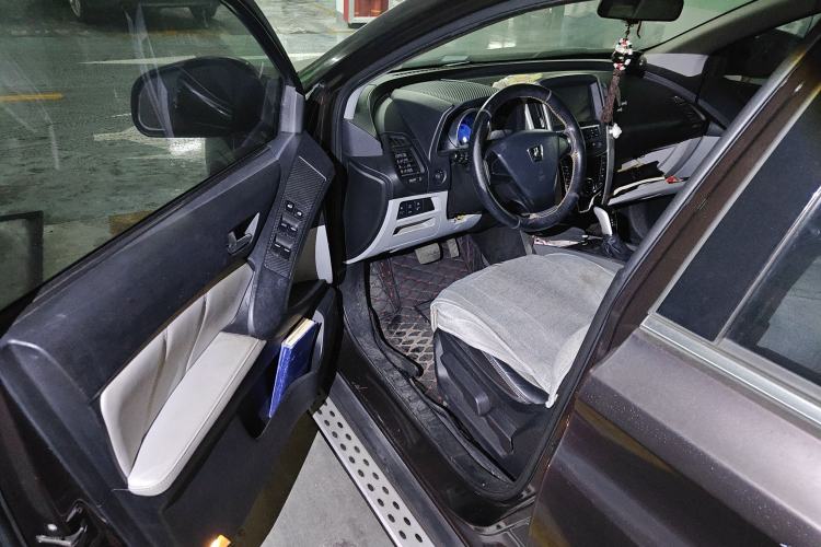 Used Luxgen U6 SUV 2015 1.8T Enhanced Charm Edition Interior 3