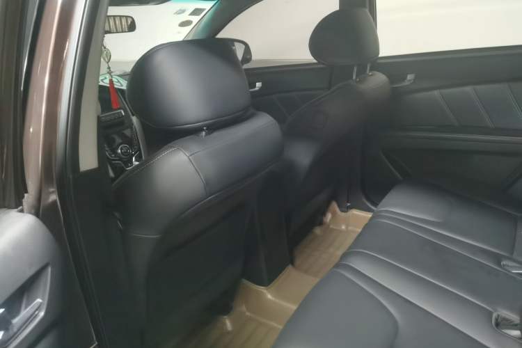 Used Luxgen U6 SUV 2015 1.8T ZhiZun Model Interior 4