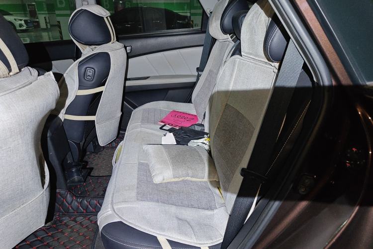 Used Luxgen U6 SUV 2015 1.8T Enhanced Charm Edition Interior 4