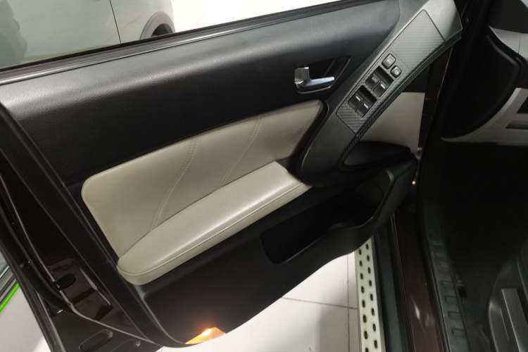 Used Luxgen U6 SUV 2015 1.8T Fashion Edition Left Front Door Interior