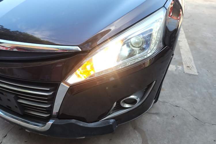 Used Luxgen U6 SUV 2015 1.8T ZhiZun Model Left Front Headlight