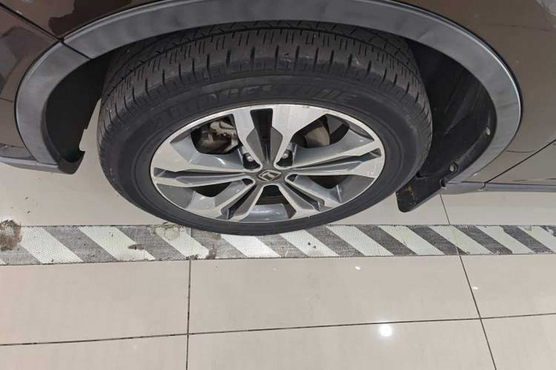 Used Luxgen U6 SUV 2015 1.8T Fashion Edition Left Front Wheel Hub