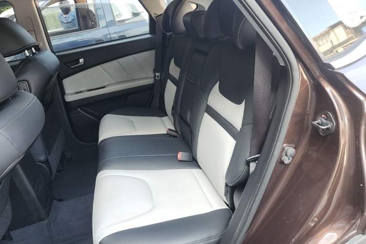 Used Luxgen U6 SUV 2015 1.8T ZhiZun Model Left Rear Seat