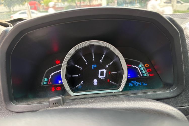 Used Luxgen U6 SUV 2015 1.8T Fashion-Upgraded Model Odometer Close Up