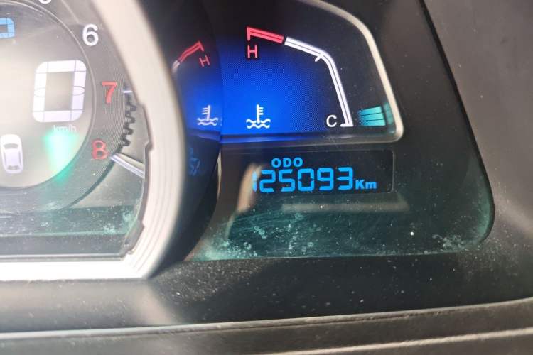 Used Luxgen U6 SUV 2015 1.8T Fashion Edition Odometer Close Up