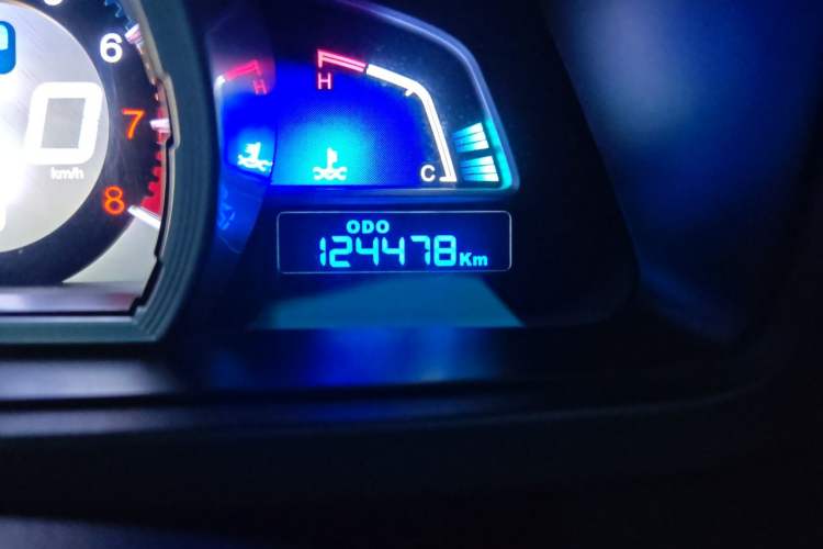 Used Luxgen U6 SUV 2015 1.8T Enhanced Charm Edition Odometer Close Up