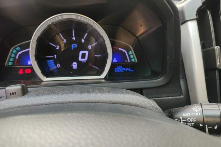 Used Luxgen U6 SUV 2015 1.8T Fashion Edition Odometer Close Up