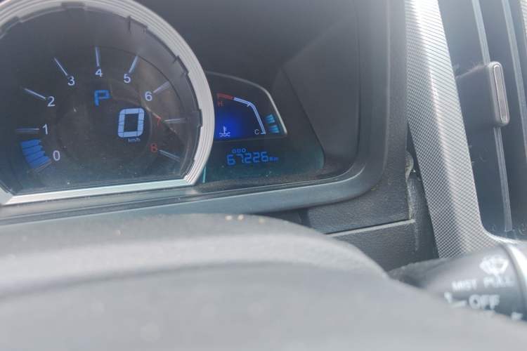 Used Luxgen U6 SUV 2015 1.8T Fashion Edition Odometer Close Up