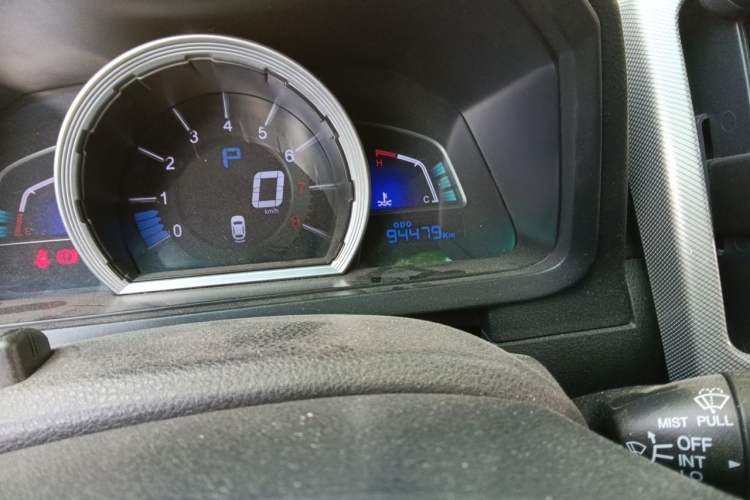 Used Luxgen U6 SUV 2015 1.8T Fashion Edition Odometer Close Up