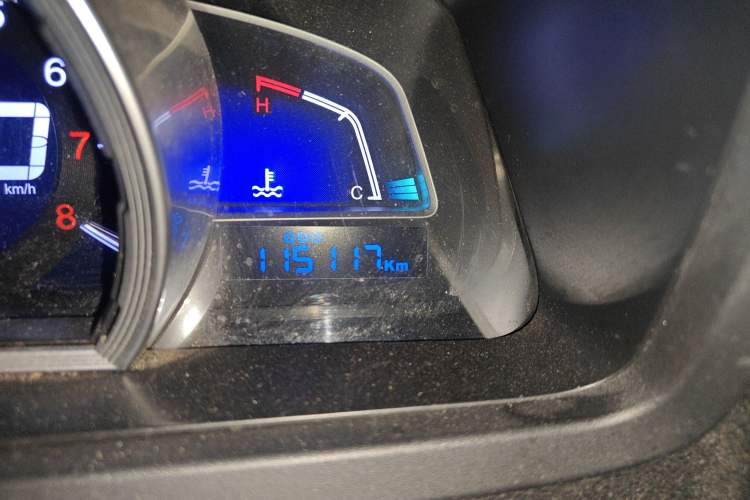 Used Luxgen U6 SUV 2015 1.8T Enhanced Charm Edition Odometer Close Up