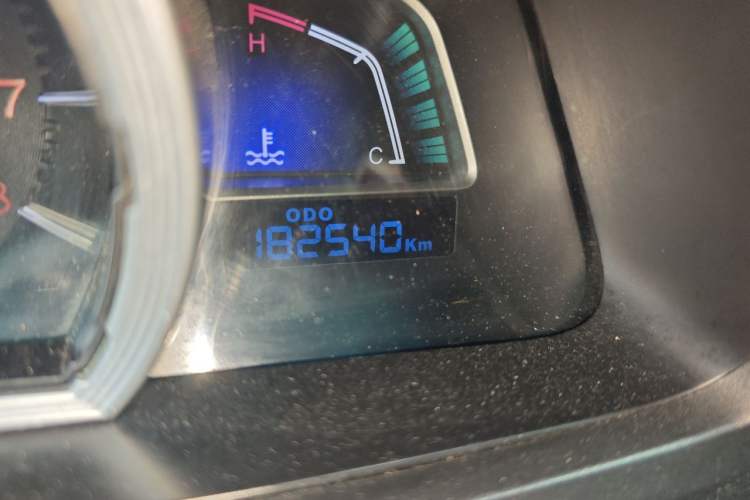 Used Luxgen U6 SUV 2015 1.8T Fashion Edition Odometer Close Up