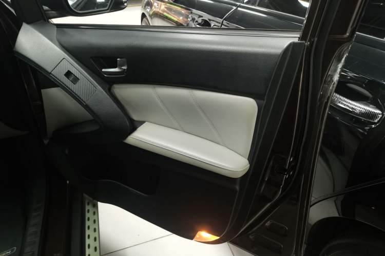 Used Luxgen U6 SUV 2015 1.8T Fashion Edition Right Front Door Interior