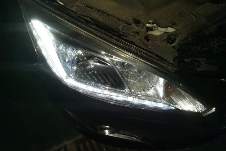 Used Luxgen U6 SUV 2015 1.8T Fashion Edition Right Front Headlight