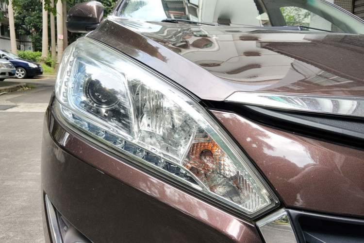 Used Luxgen U6 SUV 2015 1.8T Fashion Edition Right Front Headlight
