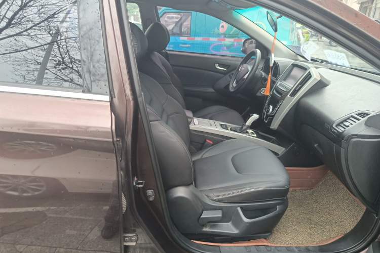 Used Luxgen U6 SUV 2015 1.8T Fashion-Upgraded Model Right Front Seat