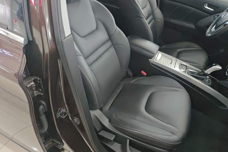 Used Luxgen U6 SUV 2015 1.8T Fashion Edition Right Front Seat